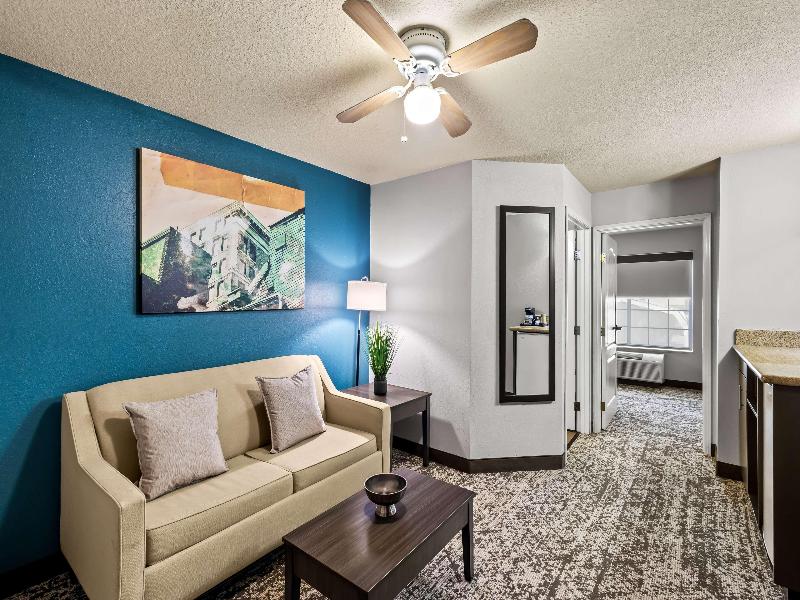 Best Western Fort Wayne Inn & Suites North image