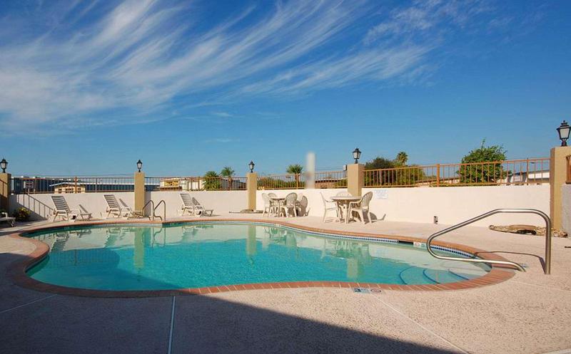 Best Western Plus Emerald Inn & Suites image