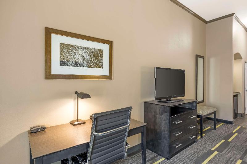 Best Western Plus Emerald Inn & Suites image