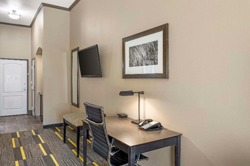 Best Western Plus Emerald Inn & Suites image