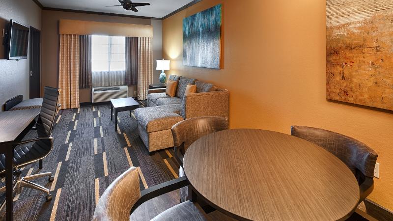 Best Western Plus Emerald Inn & Suites image