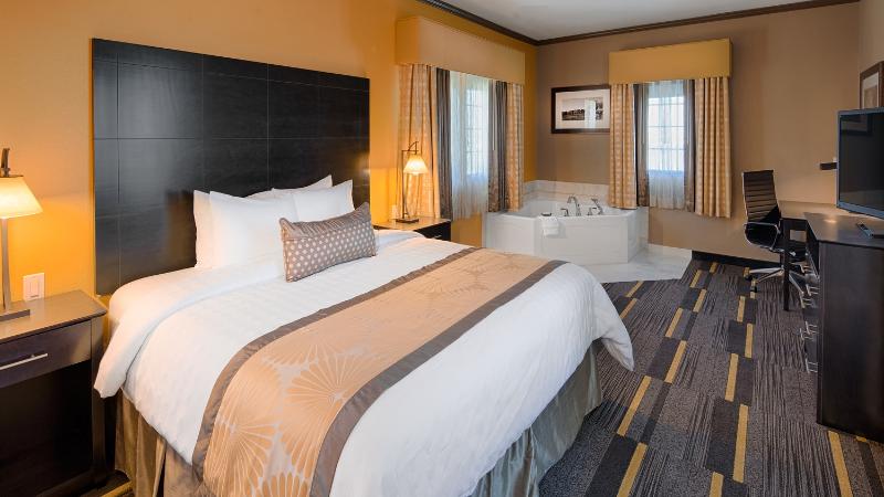 Best Western Plus Emerald Inn & Suites image