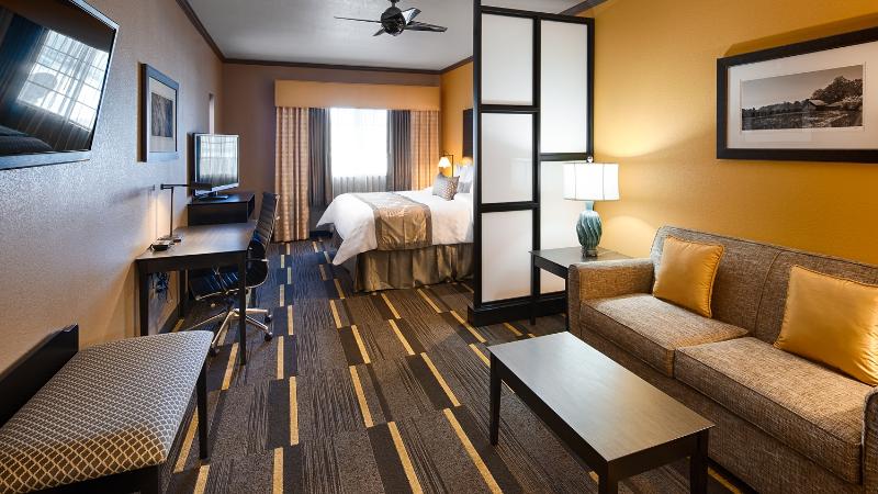 Best Western Plus Emerald Inn & Suites image