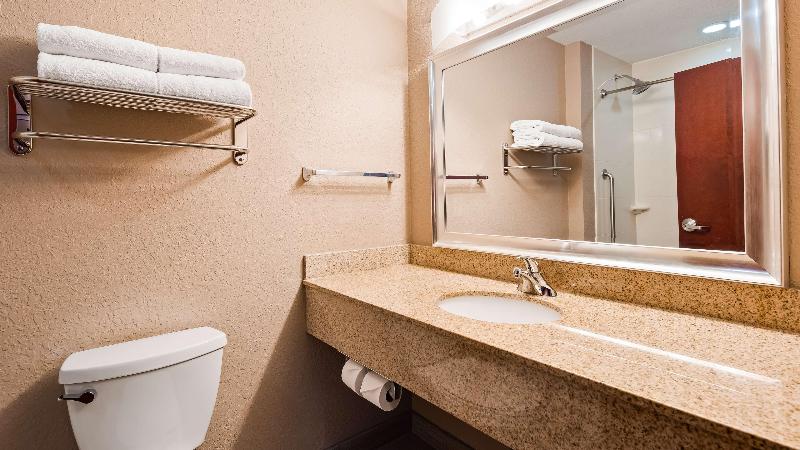 Best Western Plus Hiawatha Hotel image
