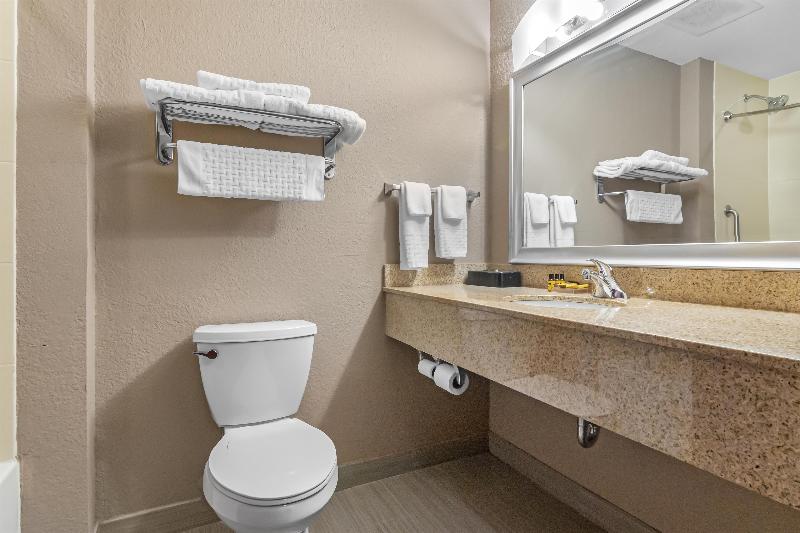 Best Western Plus Hiawatha Hotel image
