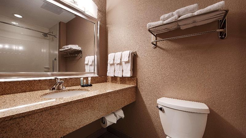 Best Western Plus Hiawatha Hotel image