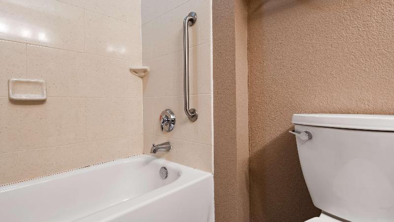 Best Western Plus Hiawatha Hotel image