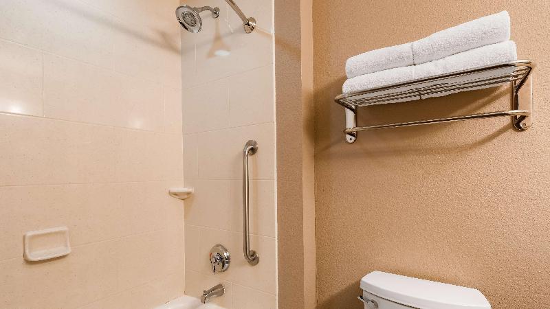 Best Western Plus Hiawatha Hotel image