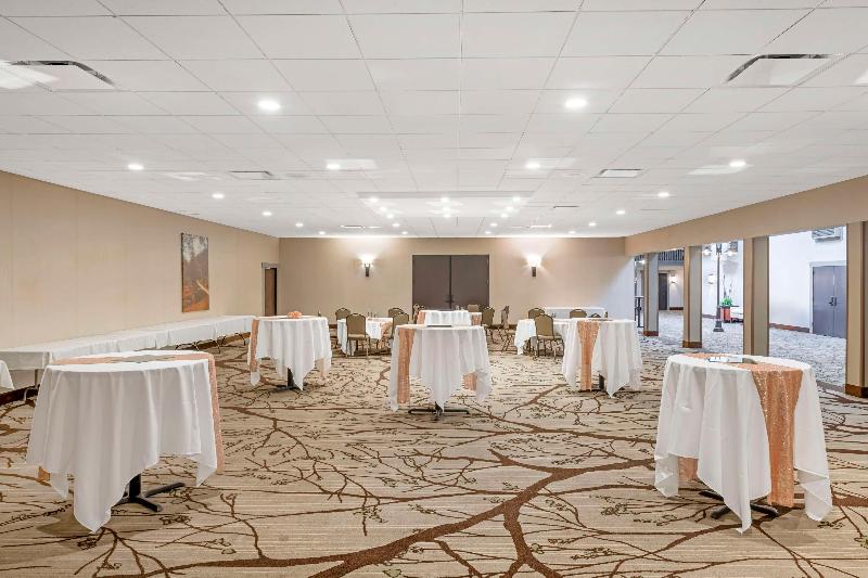 Best Western Plus New Ulm image