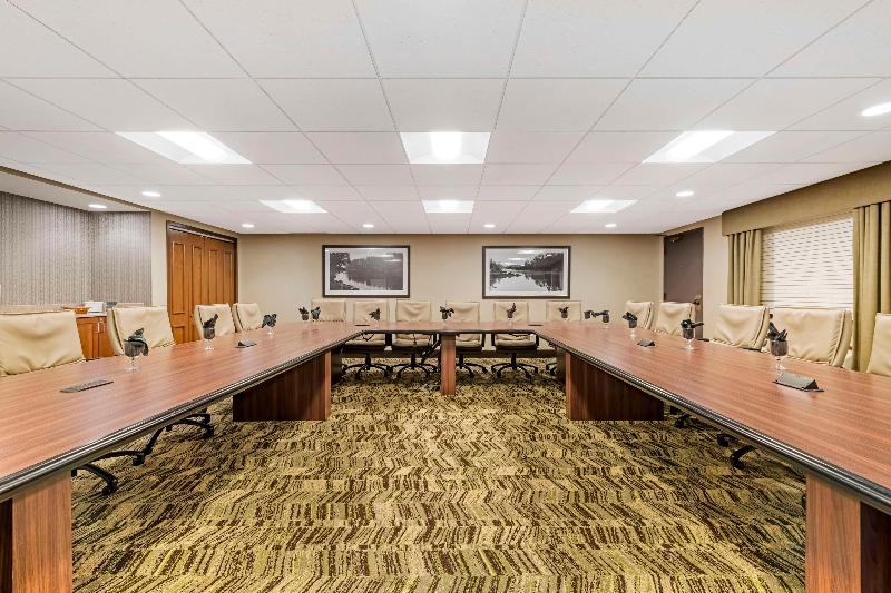 Best Western Plus New Ulm image