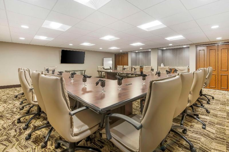 Best Western Plus New Ulm image