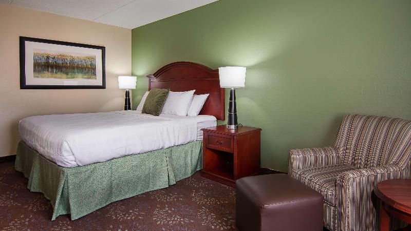 Best Western Plus New Ulm image