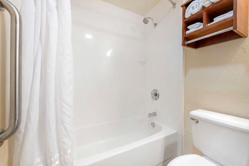 Best Western Plus New Ulm image