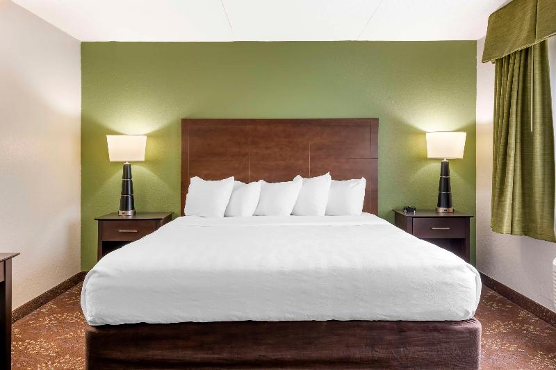 Best Western Plus New Ulm image