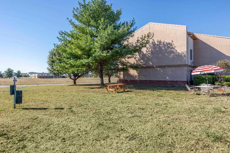 Best Western Plus Sikeston image