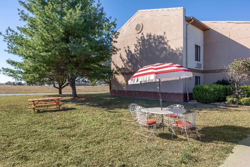 Best Western Plus Sikeston image