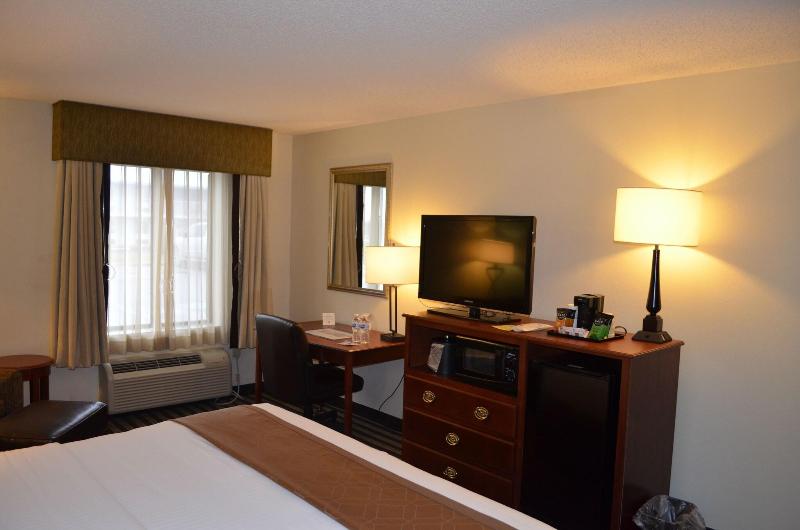 Best Western Plus Sikeston image
