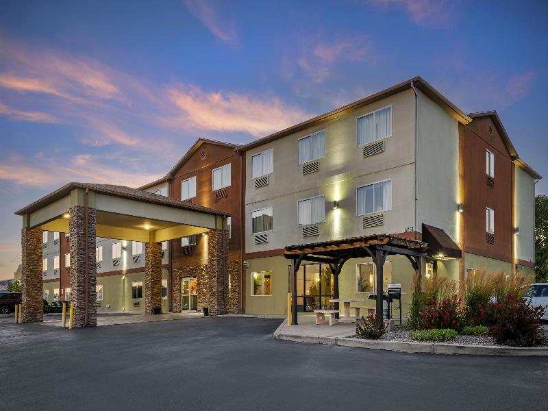 Best Western Plus The Four Corners Inn