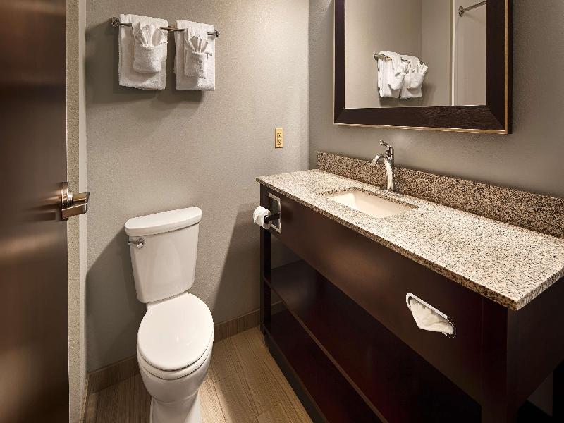 Best Western Plus Boardman Inn & Suites image