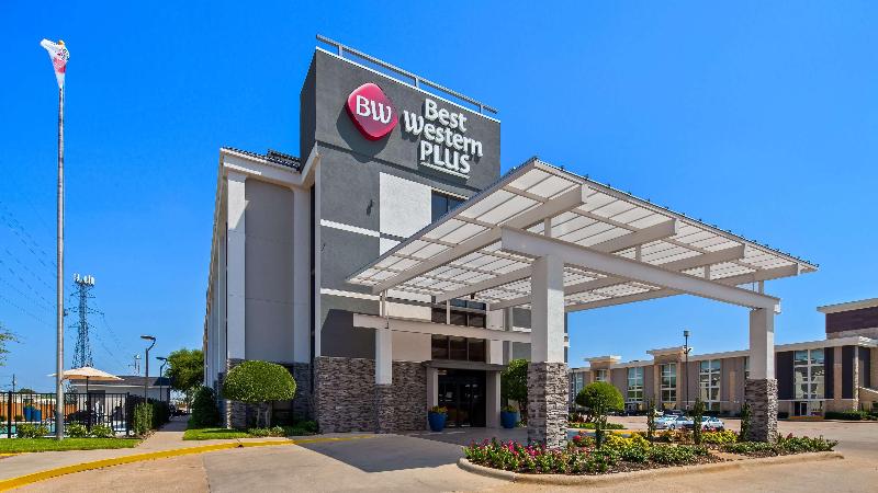 Best Western Plus Lake Jackson Inn & Suites image