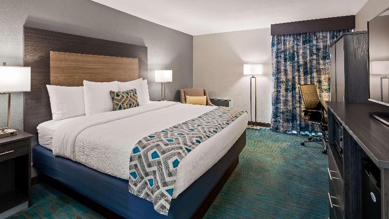 Best Western Plus Lake Jackson Inn & Suites image