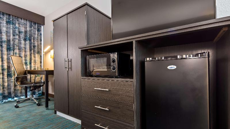 Best Western Plus Lake Jackson Inn & Suites image