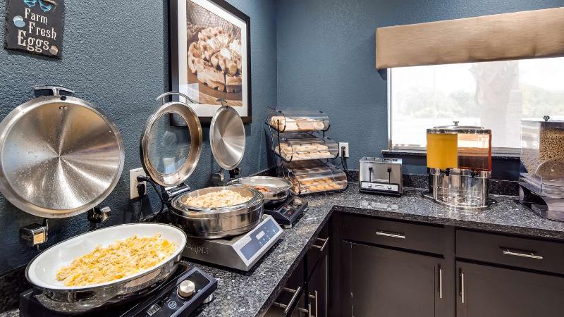 Best Western Plus Lake Jackson Inn & Suites image