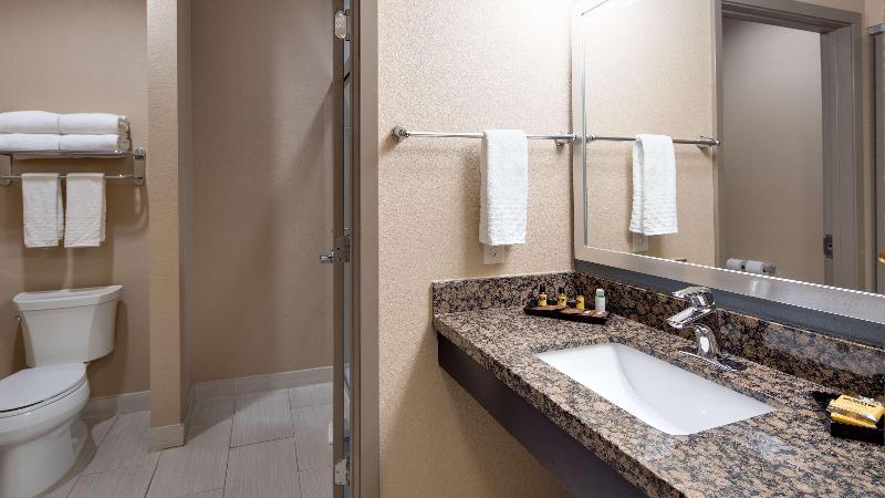 Best Western Plus Lake Jackson Inn & Suites image