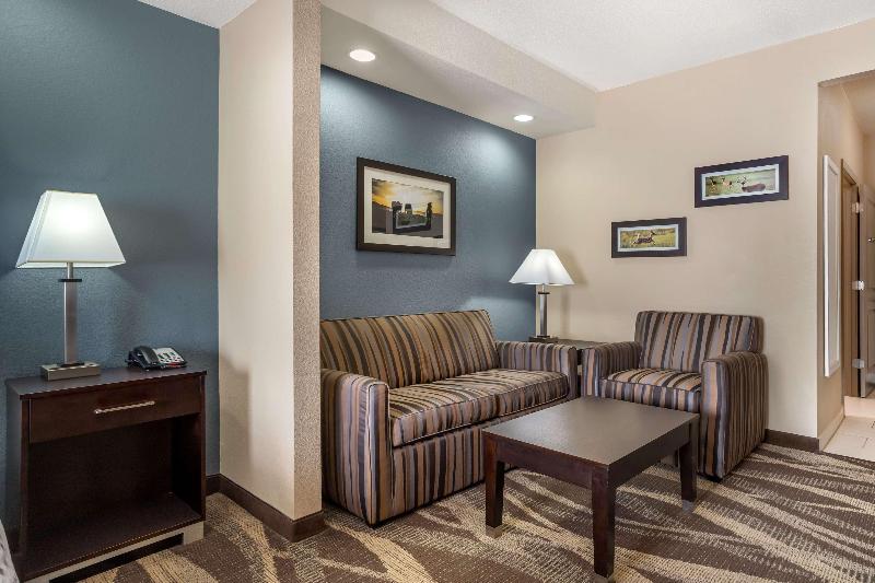 Best Western Plus Lake Jackson Inn & Suites image