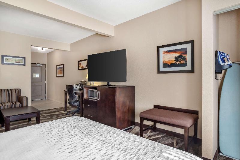 Best Western Plus Lake Jackson Inn & Suites image