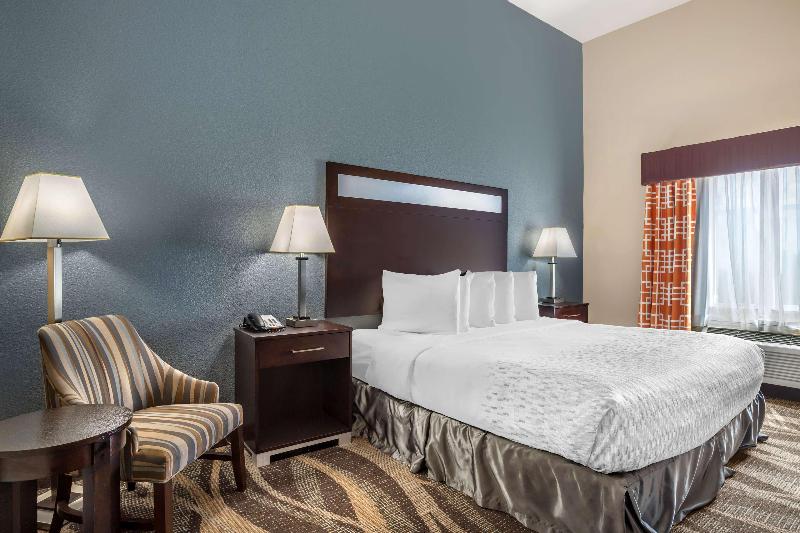 Best Western Plus Lake Jackson Inn & Suites image