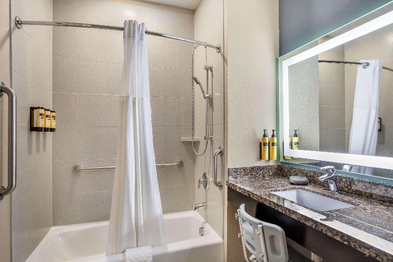 Best Western Plus Lake Jackson Inn & Suites image