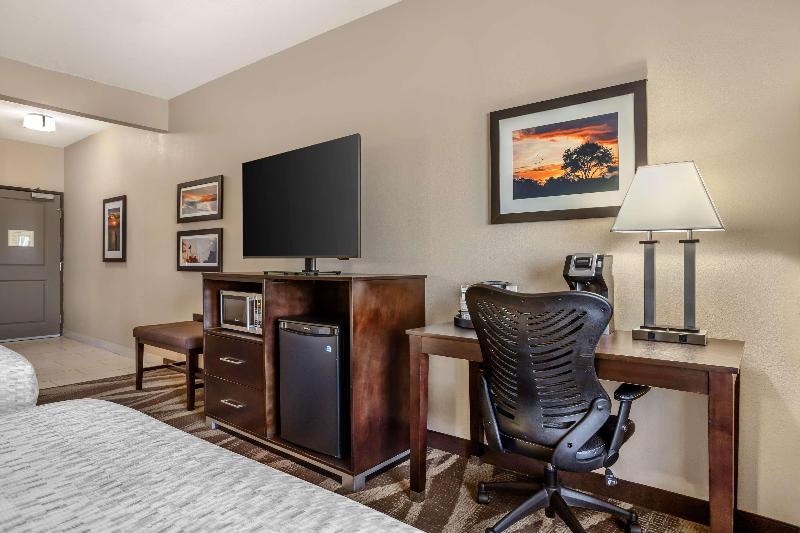 Best Western Plus Lake Jackson Inn & Suites image