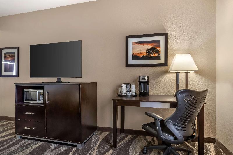 Best Western Plus Lake Jackson Inn & Suites image