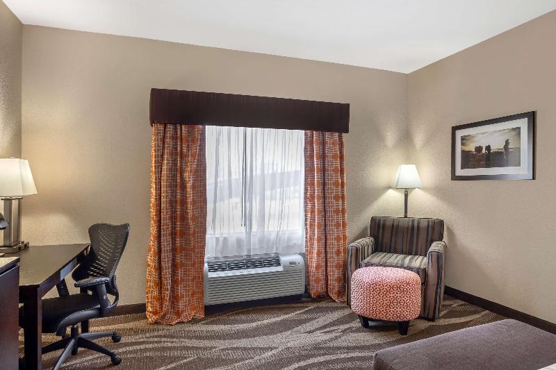 Best Western Plus Lake Jackson Inn & Suites image