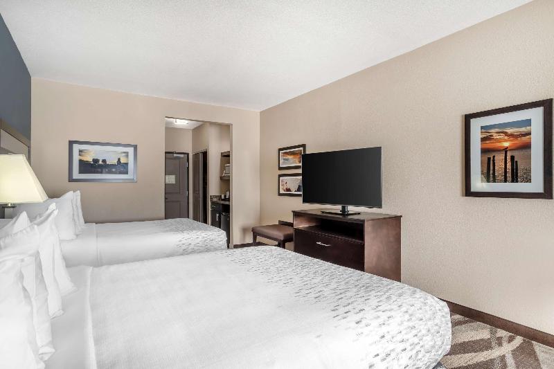 Best Western Plus Lake Jackson Inn & Suites image
