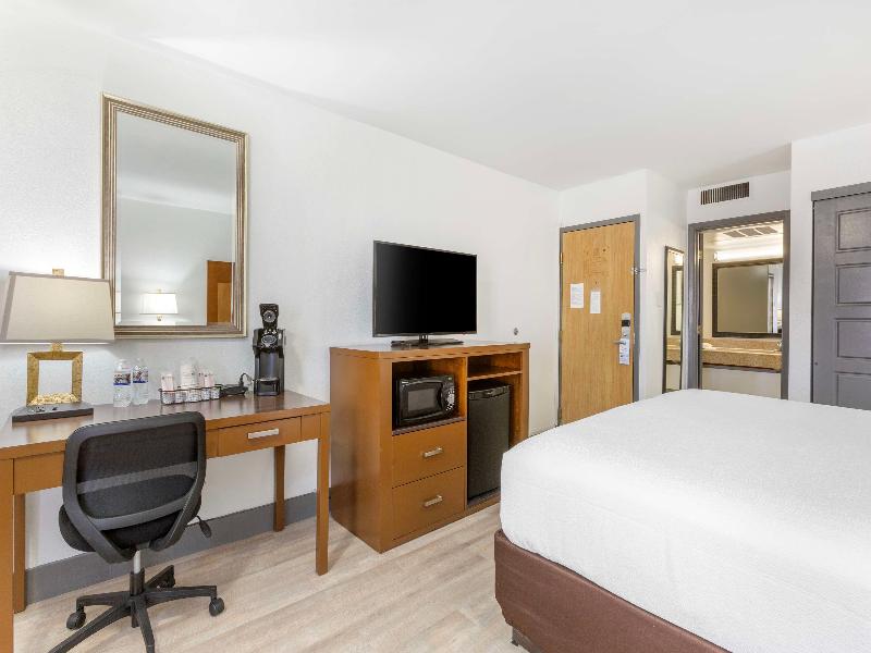 Best Western Plus El Paso Airport Hotel & Conferen image