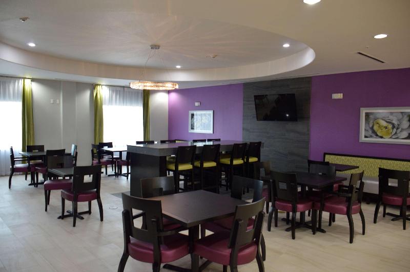 Best Western Plus Dilley Inn & Suites image