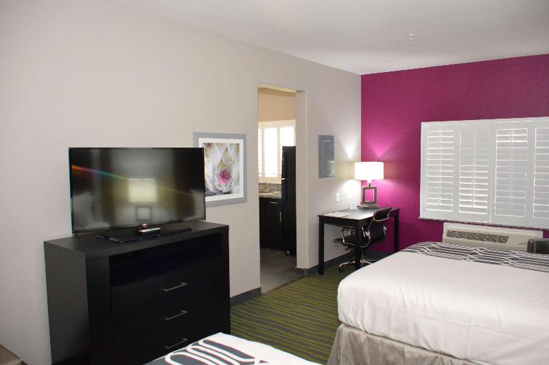 Best Western Plus Dilley Inn & Suites image