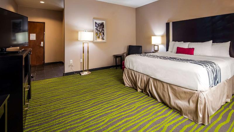 Best Western Plus Dilley Inn & Suites image