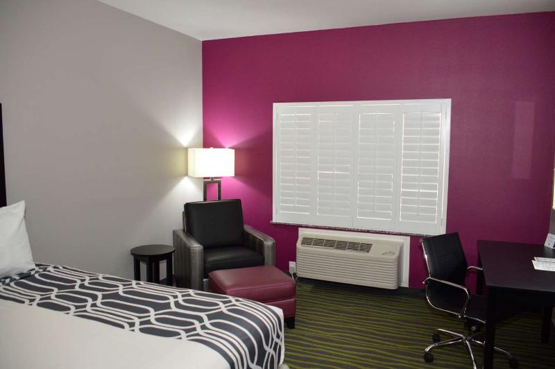 Best Western Plus Dilley Inn & Suites image
