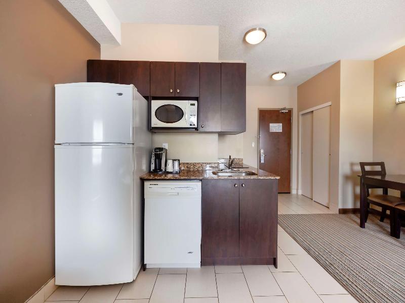 Best Western Plus Peace River Hotel & Suites image