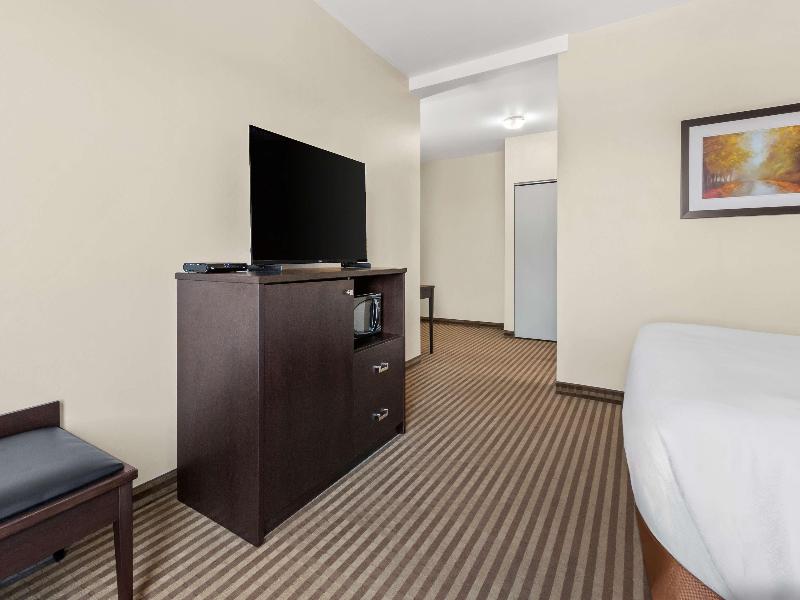 Best Western Plus Fergus Hotel image