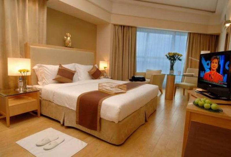 DOUBLE DELUXE KING BED
