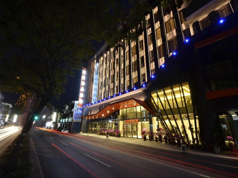 Puli Ease Hotel image