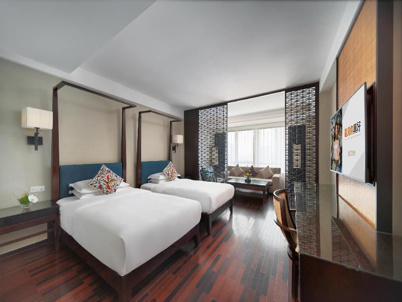 DOUBLE CITY VIEW QUEEN BED