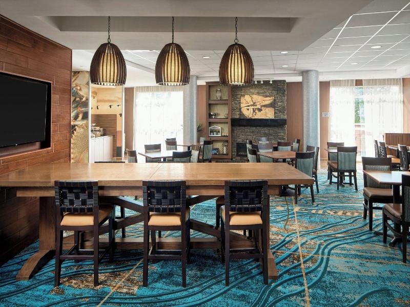 Fairfield Inn & Suites Easton image