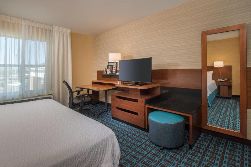 Fairfield Inn & Suites Easton image