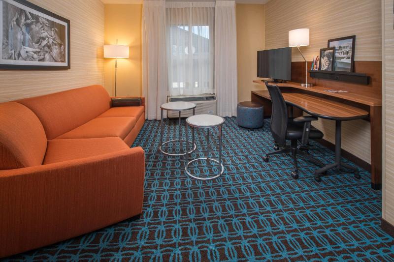 Fairfield Inn & Suites Easton image