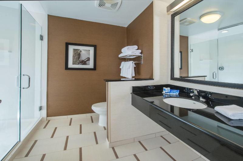 Fairfield Inn & Suites Easton image